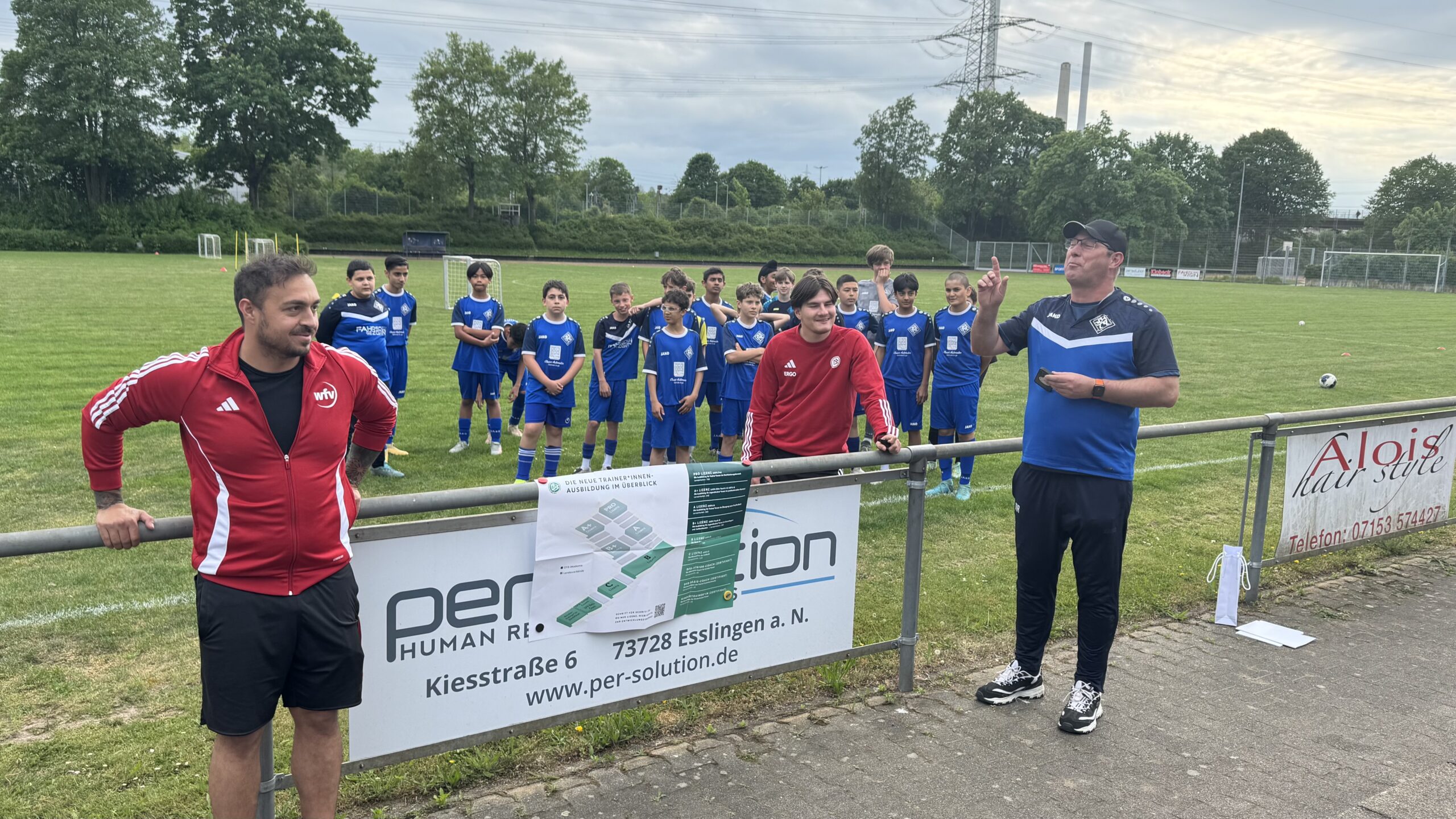 DFB-Mobil zu Gast beim SC Altbach – Ein Gewinn für Spieler und Trainer